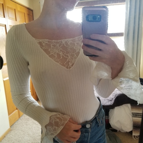 90's Bell Sleeve Sweater - Picture 6 of 7